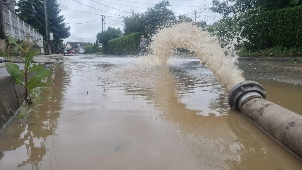 Vanredno u 32 grada i opština, očekuje se novi talas izlivanja reka