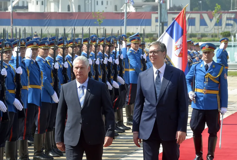 Predsednik Kube u poseti Srbiji, svečani doček ispred Palate „Srbija“