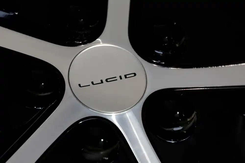 Proizvođač električnih vozila Lucid će prikupiti oko 3 milijarde dolara od saudijskog PIF-a