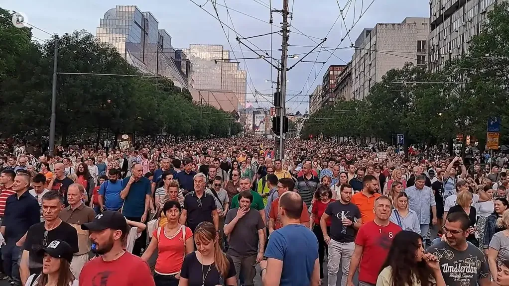 CRTA: Svaki drugi građanin podržava proteste protiv nasilja