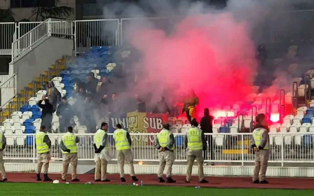 Rumuni izbačeni sa stadiona, skandirali „Kosovo je Srbija“