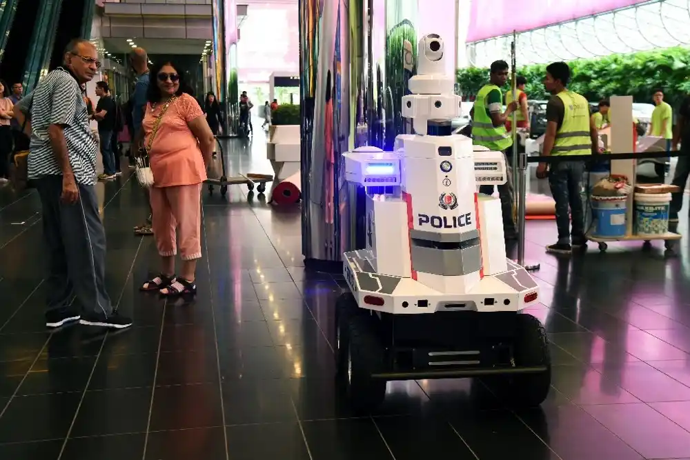 Singapur će staviti više policijskih robota na ulice