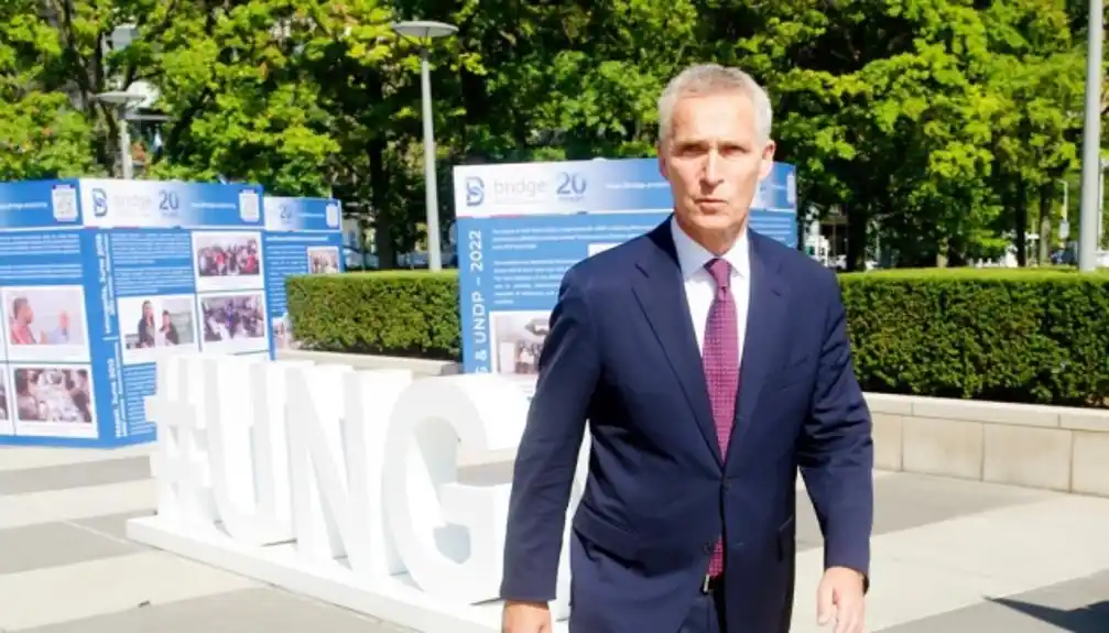 Stoltenberg ostaje na funkciji