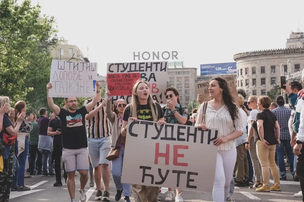 Studenti na protestu “ Srbija protiv nasilja“