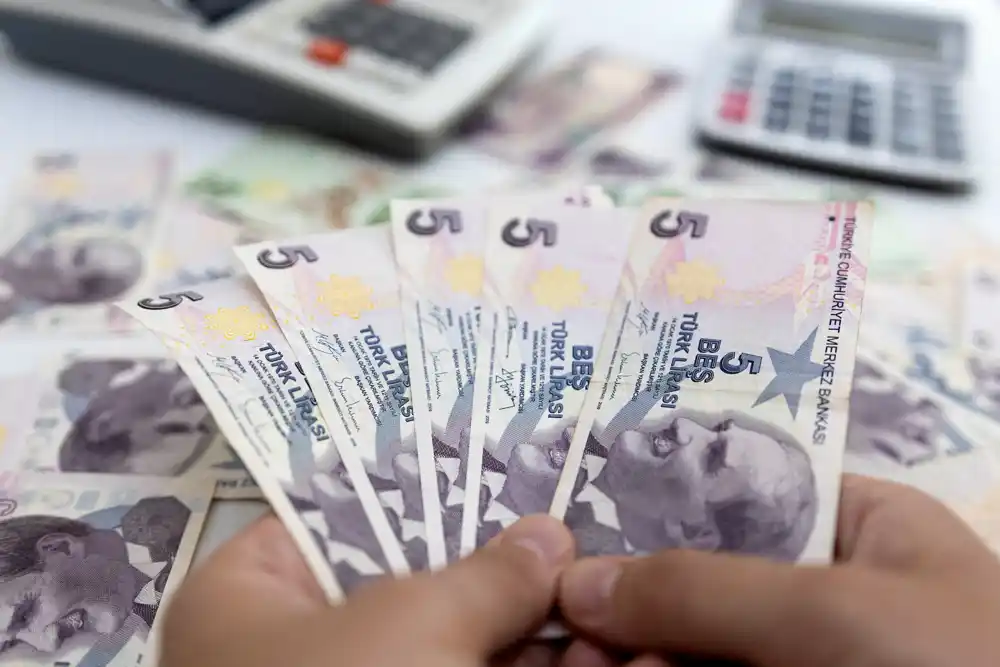 Turska lira dostigla novi rekordni minimum nakon povećanja kursa