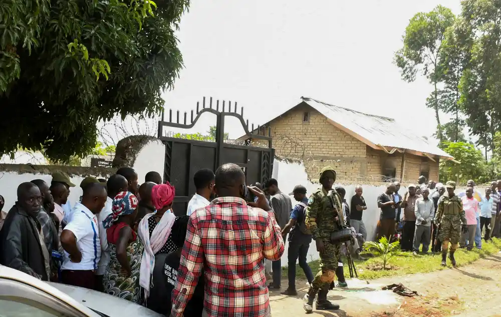 Uganda uhapsila 20 pobunjeničkih ‘saradnika’ nakon masakra studenata