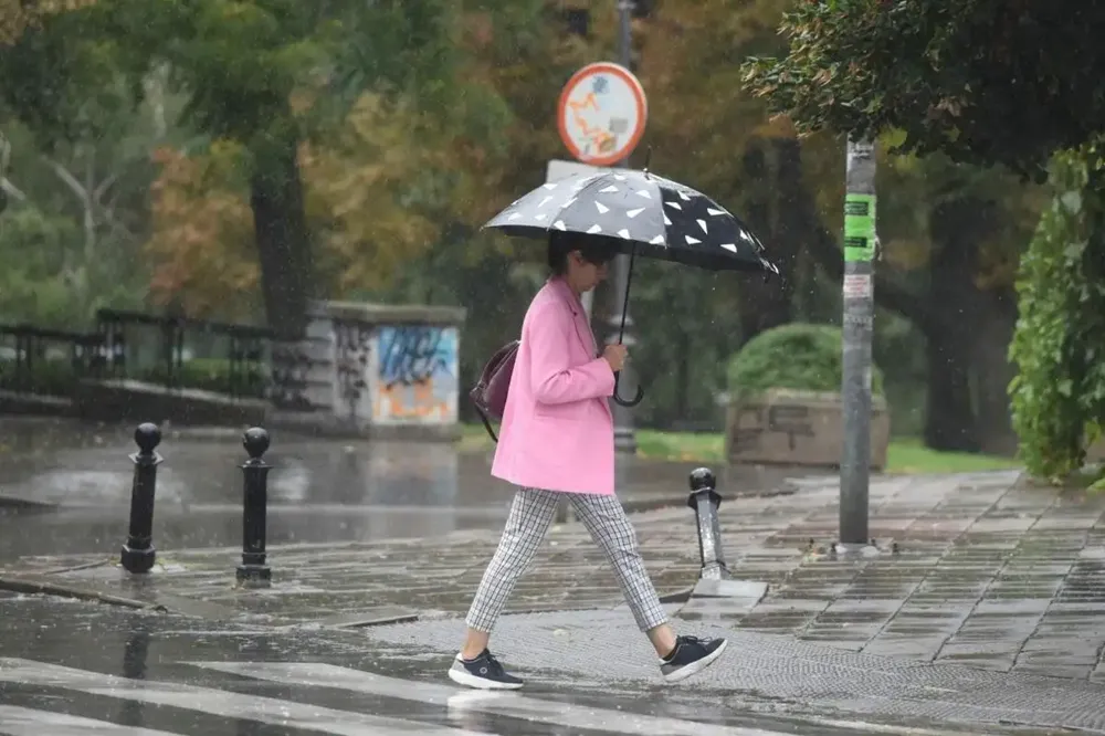 Sutra jače naoblačenje sa kišom, temperatura do 27 stepeni