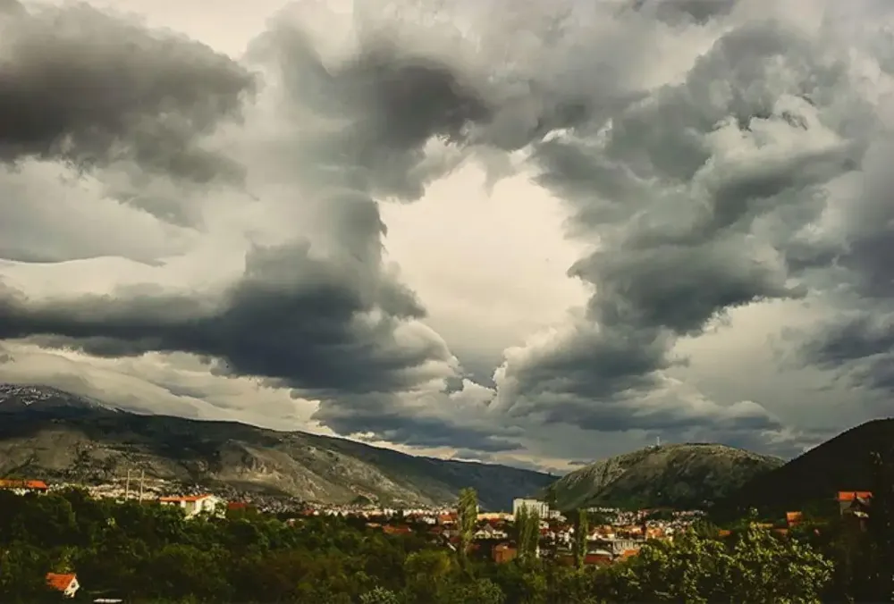 Danas pretežno oblačno sa kišom, temperatura do 26 stepeni