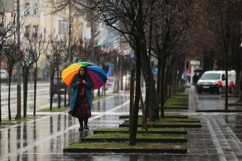 Sutra oblačno sa kišom i pljuskovima, temperatura do 27 stepeni