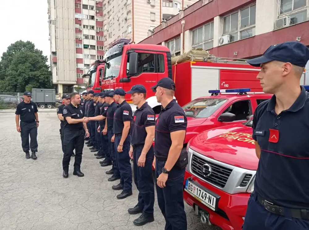 U Grčkoj 46 naših vatrogasaca, peške po planini da bi došli do linije požara