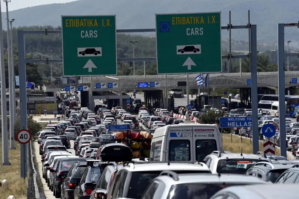 AMSS: Gužve na putevima i graničnim prelazima