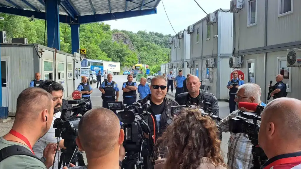 Oklopna vozila kosovske policije na Jarinju, srpski bajkeri sprečeni da odnesu humanitarnu pomoć