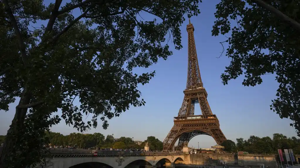 Pariz planira da dozvoli kupanje u Seni posle viševekovne pauze