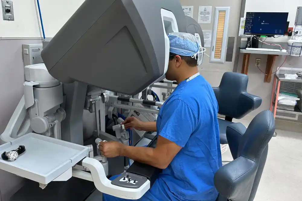 Hirurzi izveli prvu robotsku transplantaciju jetre u SAD