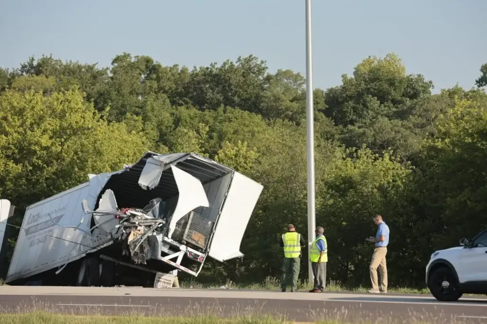 Ilinois: Sudarili se autobus i više automobila, najmanje troje mrtvih