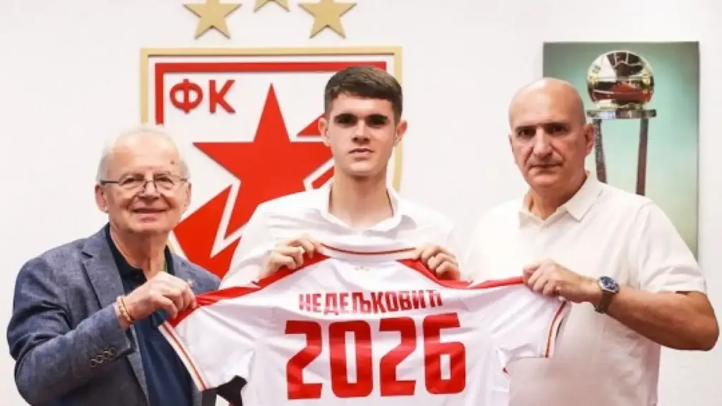 Kosta Nedeljković produžio ugovor sa Zvezdom do 2026. godine