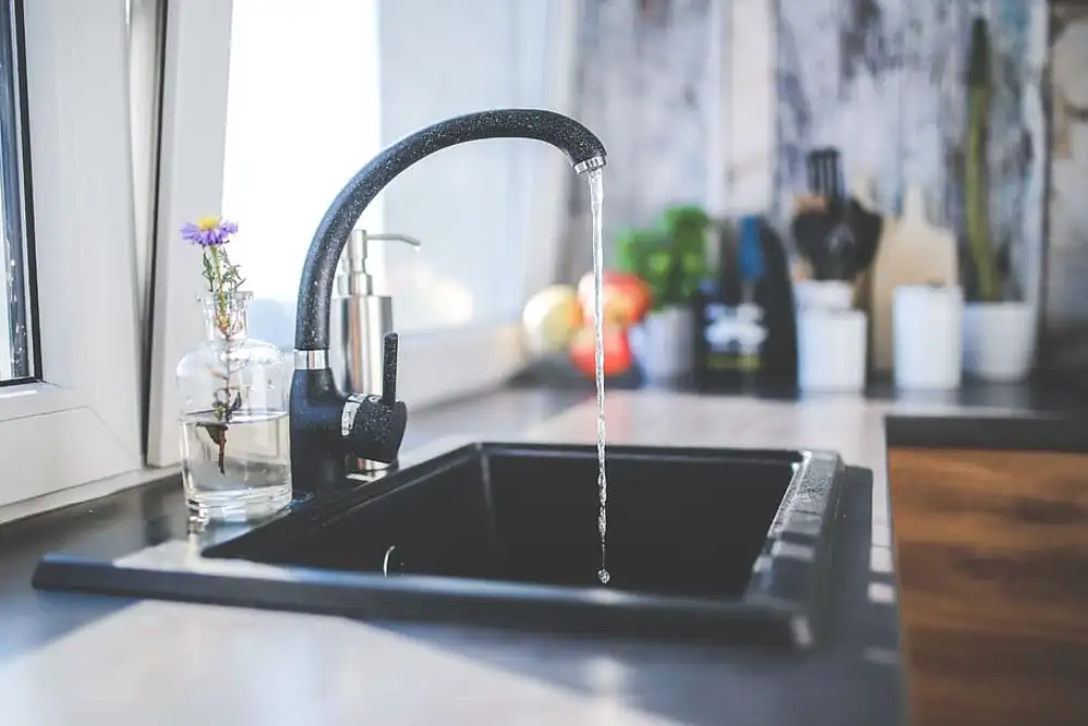 Vodoinstalater otkriva šta je najgore što možete da bacite u sudoperu