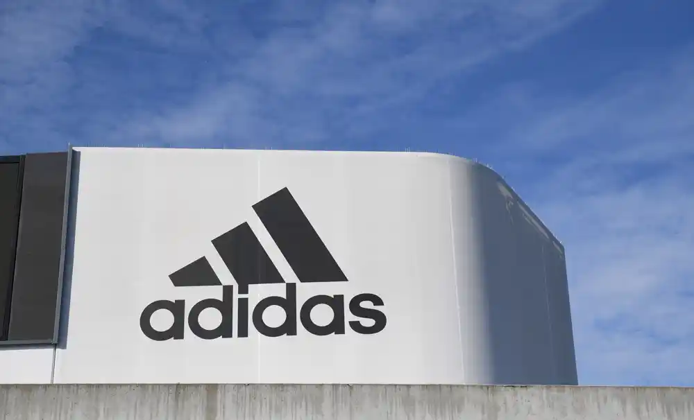 Mančester junajted potpisao ugovor o Adidas dresu od 1,1 milijarde dolara na 10 godina