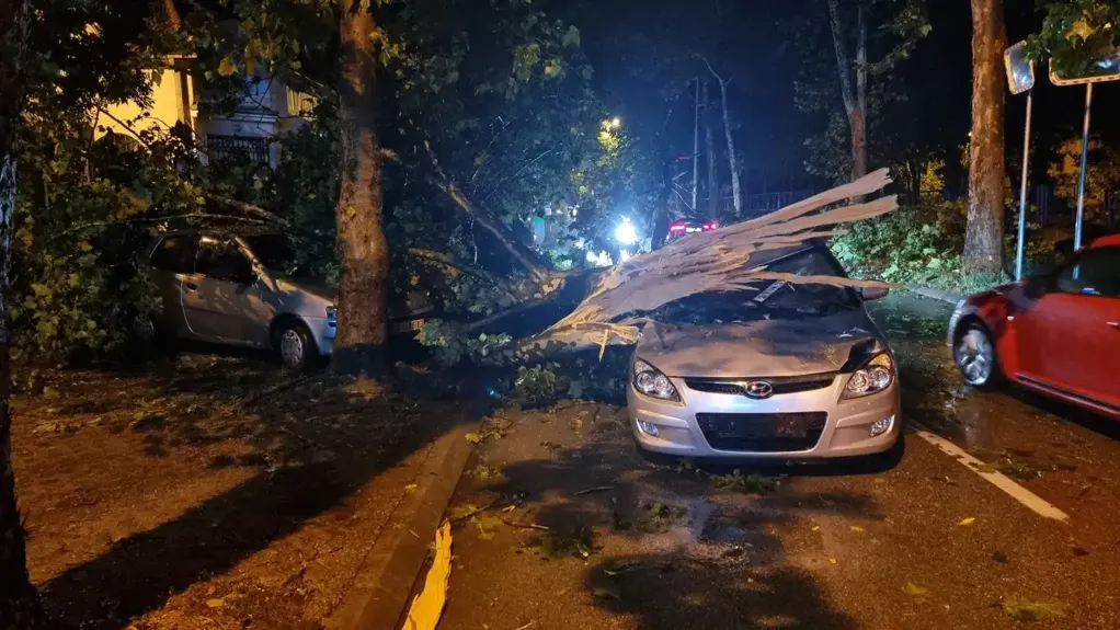 Olujno nevreme protutnjalo Srbijom, evakuisano 18 ljudi, na VMA petoro teže povređenih