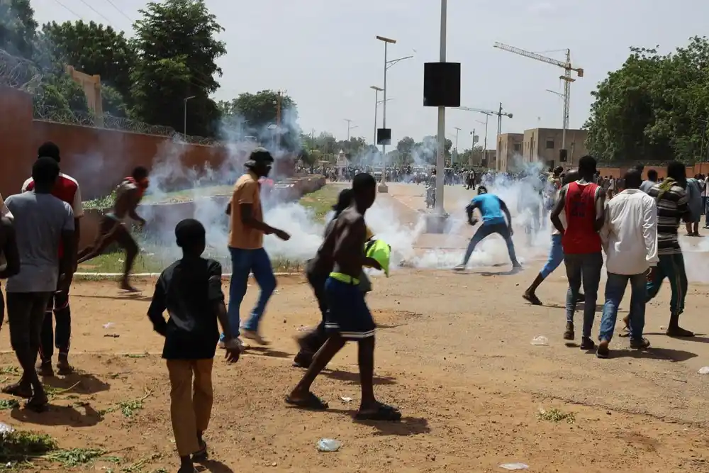 Hunta u Nigeru optužuje svrgnutu vladu da poziva Francusku na vojnu intervenciju