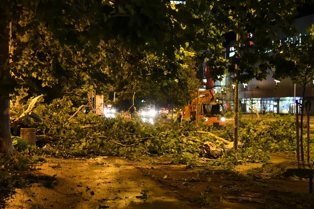 U Novom Sadu proglašena vanredna situacija