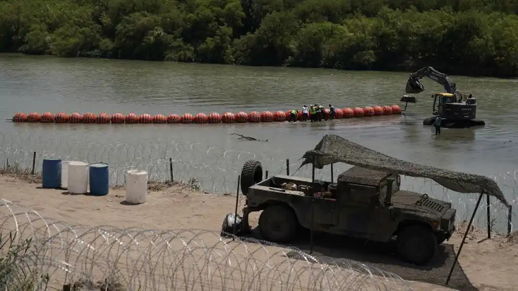 Meksiko kaže da je telo primećeno u blizini plutajućih barijera u reci Rio Grande preko puta Teksasa