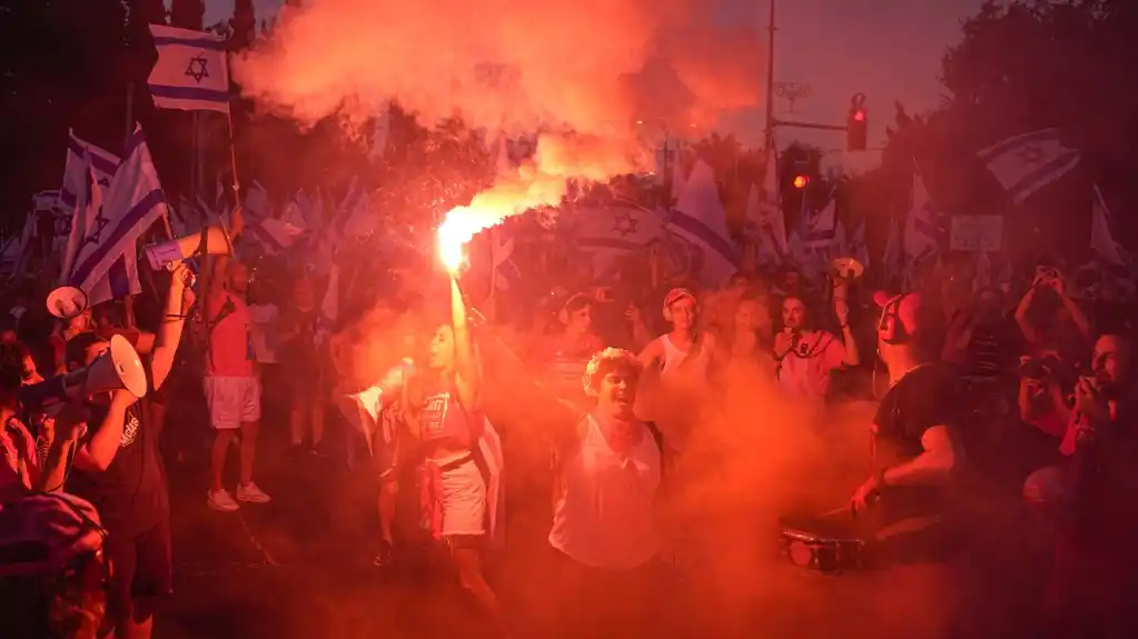 Protesti u Tel Avivu bujaju već 28. nedelju