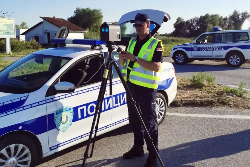 Slovenački državljanin uhvaćen u prebrzoj vožnji kod Sombora, vozio „porše“ 198 km/h na putu gde je dozvoljeno 80