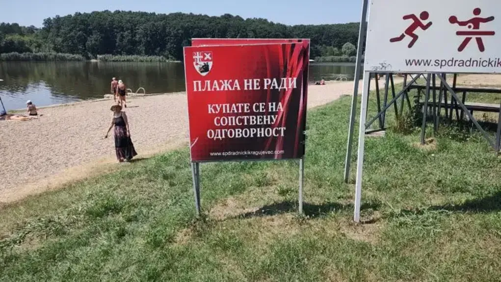 Jezero u Šumaricama puno posetilaca, a plaža zatvorena