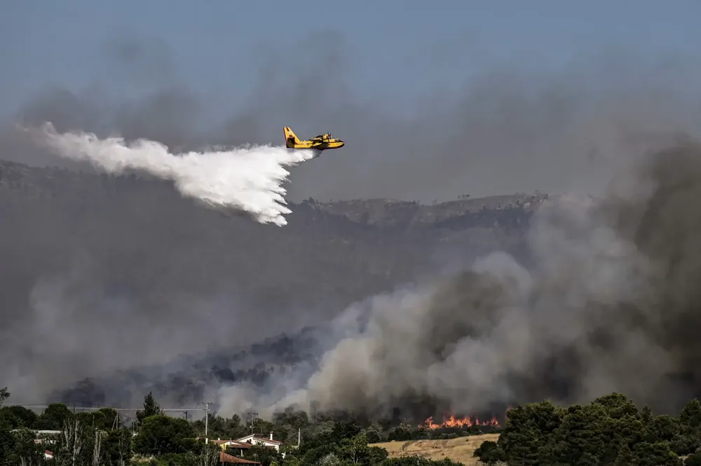 Požar i eksplozije nedaleko od vazduhoplovne baze kod Volosa