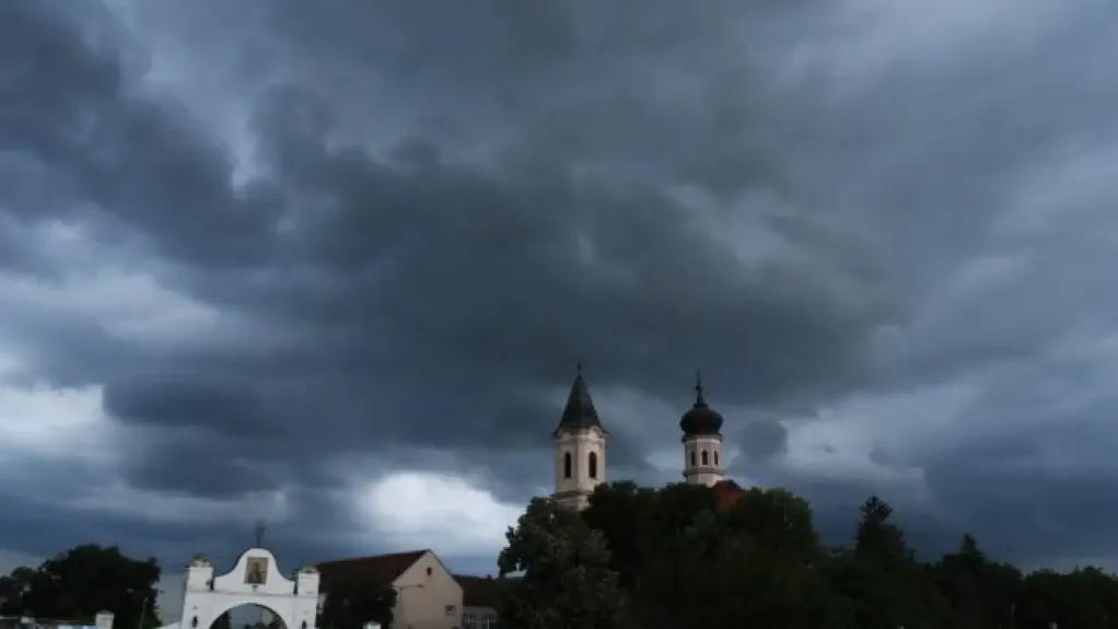 Do kraja dana naoblačenje sa mogućom kišom, temperatura do 33 stepena