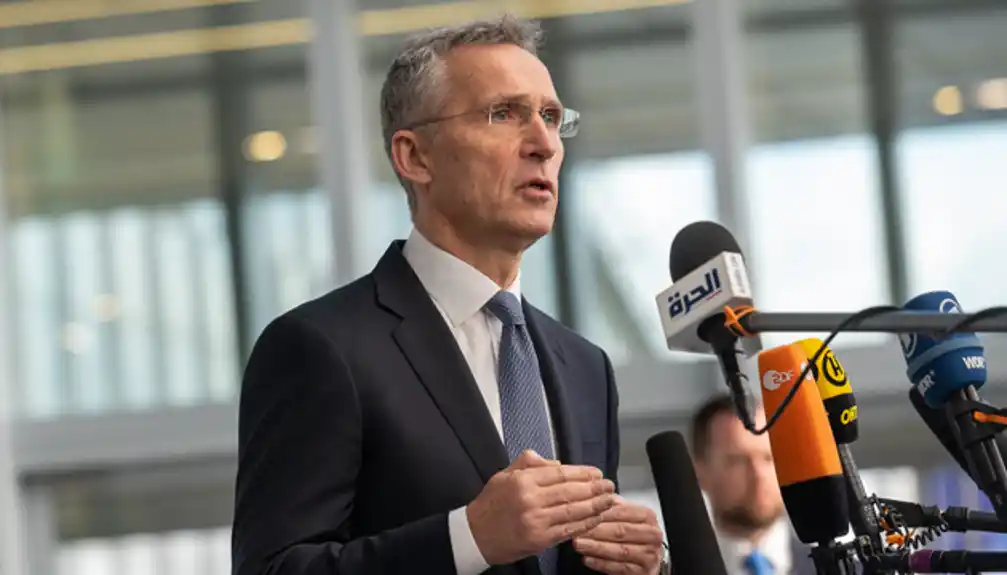 Stoltenberg : U stalnom sam kontaktu sa Vučićem, spreman sam za sastanak