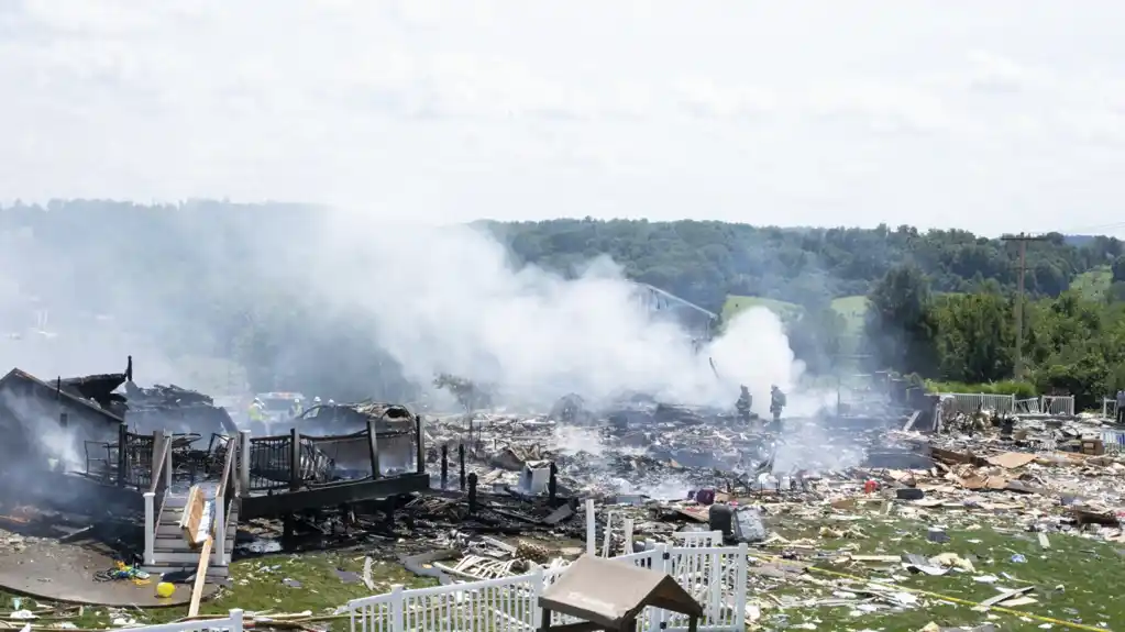 SAD: 5 ljudi, uključujući dete, poginulo nakon što je eksplozija uništila 3 ​​kuće