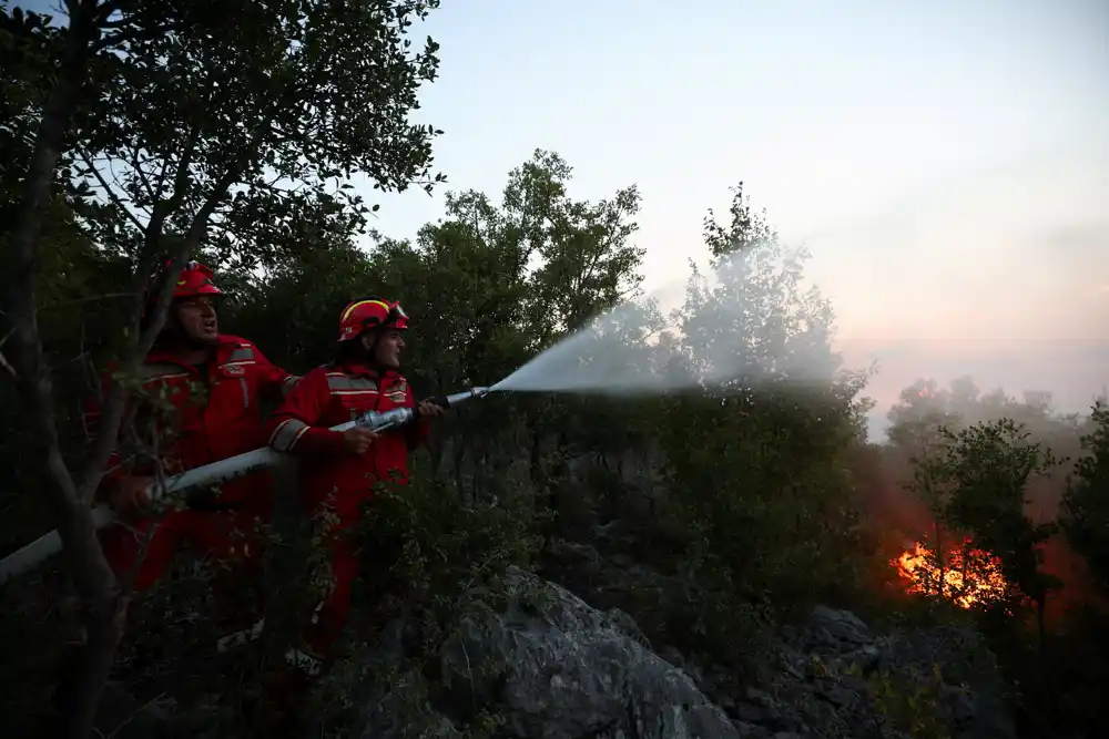 Albanija se bori protiv požara, uhapšen osumnjičeni za podmetanje požara