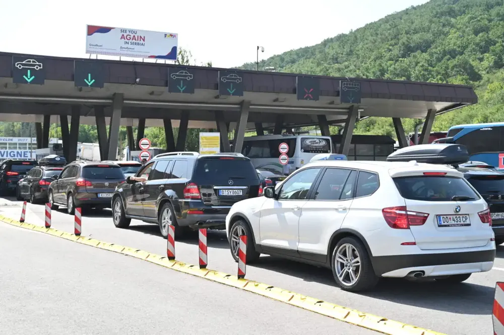 AMSS: Kamioni na Horgošu i Kelebiji čekaju četiri sata da izađu iz Srbije