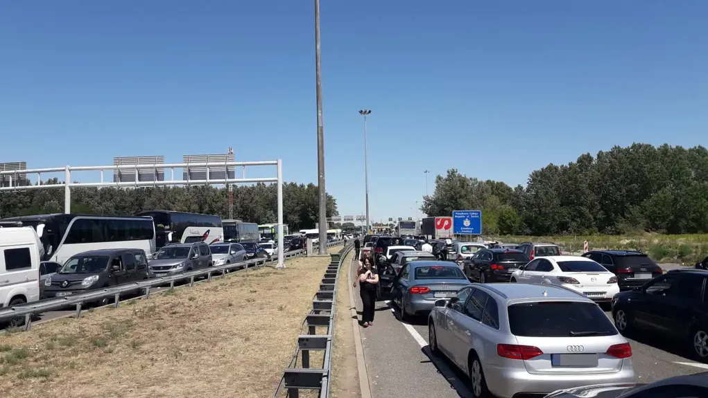 AMSS: Automobili na Horgošu na prelaz granice čekaju tri sata
