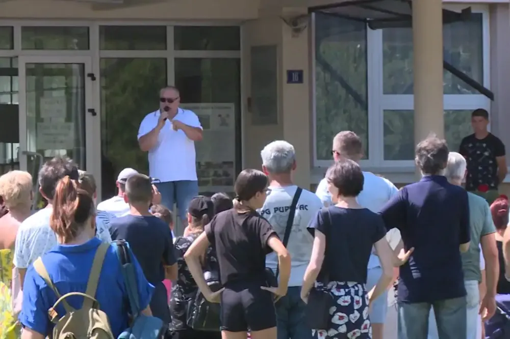 Protest građana Bačke Palanke zbog smrti deteta od strujnog udara, traže odgovornost nadležnih