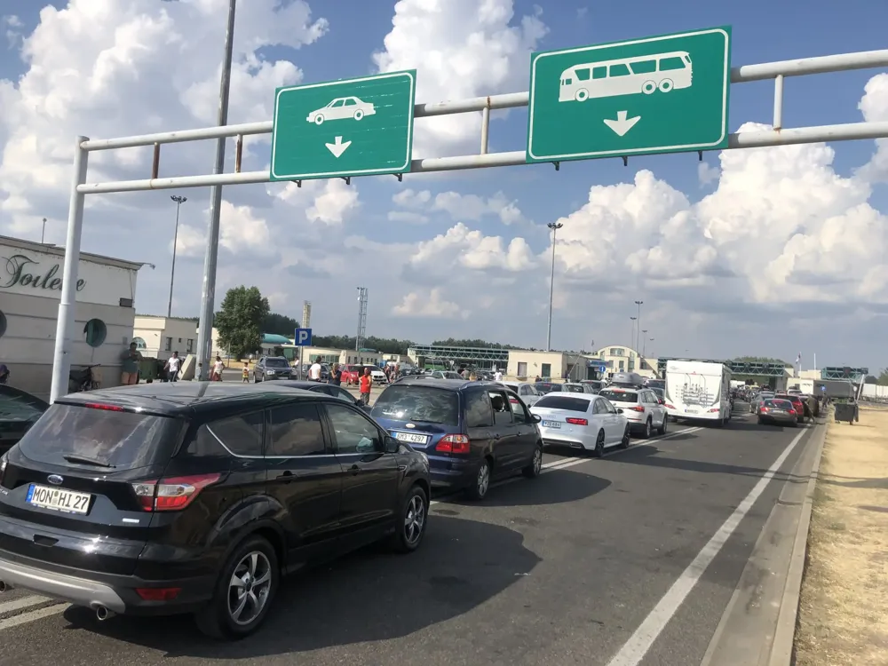 AMSS: Pojačan saobraćaj, na prelazu Horgoš zadražavanja oko tri sata
