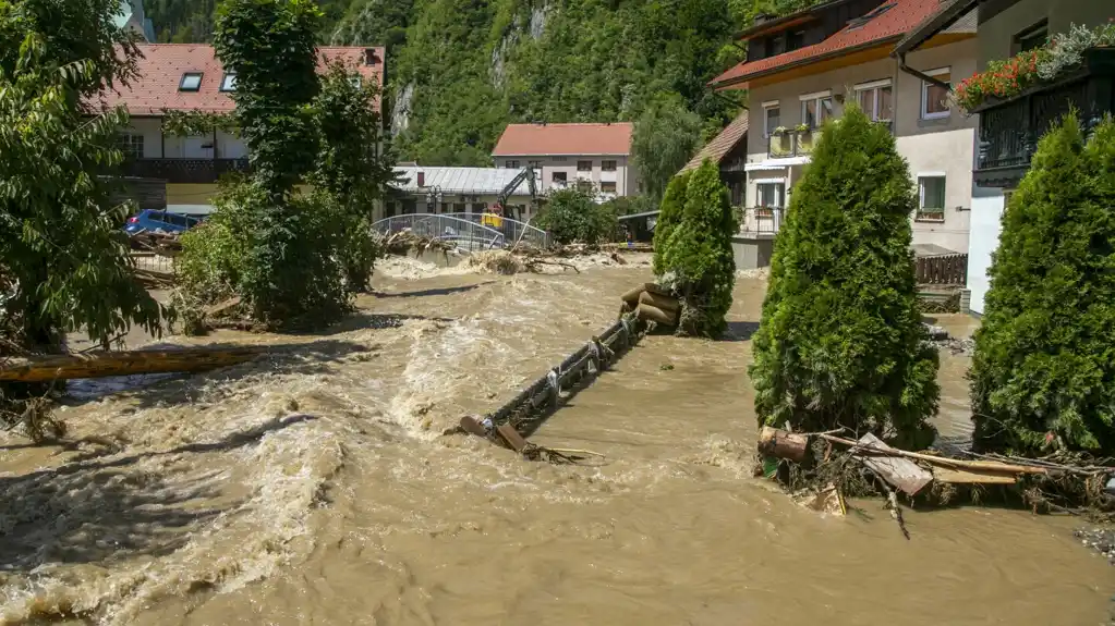 NATO i EU poslali pomoć Sloveniji nakon razornih poplava u kojima je poginulo najmanje 6 osoba