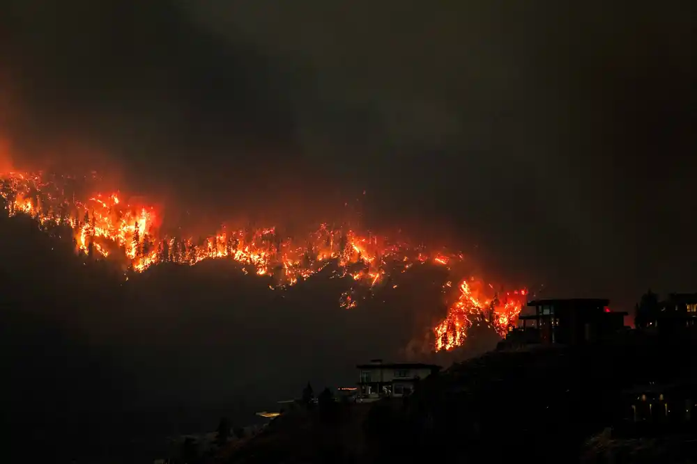 Naučnici kažu da su klimatske promene učinile da požari u istočnoj Kanadi budu dvostruko verovatniji