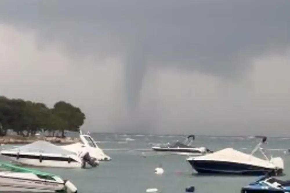 Nevreme stiglo u Istru, velika pijavica kod Rovinja