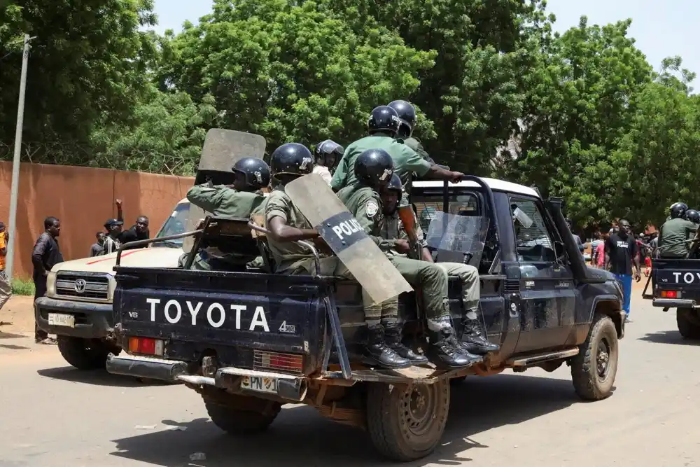 Niger hapsi političare nakon državnog udara