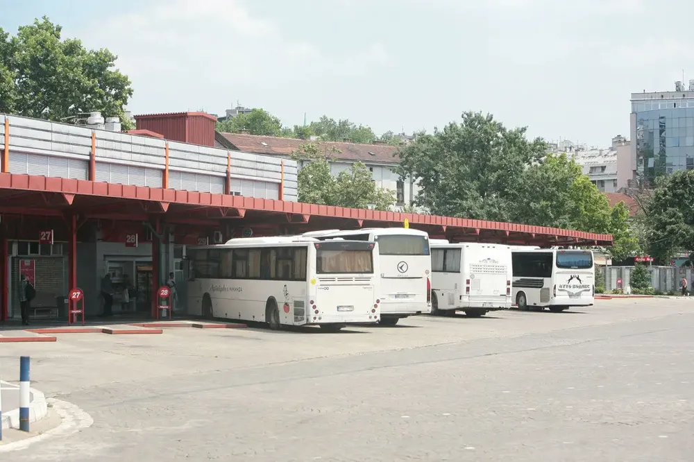 Devojka se porodila na peronu autobuske stanice u Beogradu