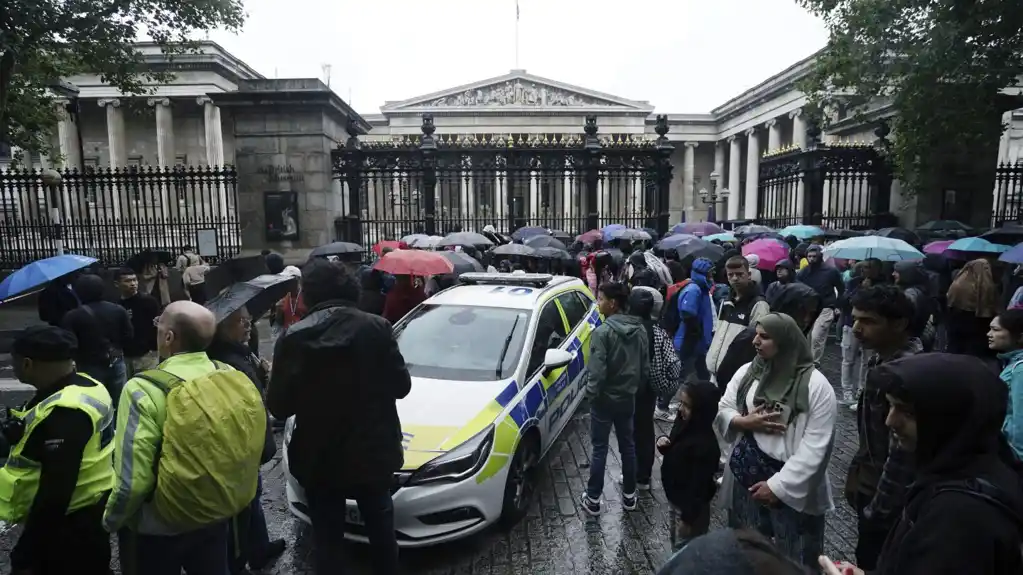 U blizini Britanskog muzeja u Londonu došlo je do napada nožem