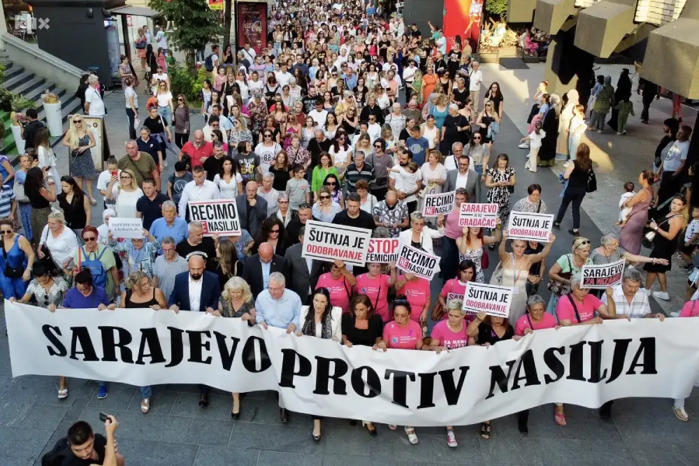 Hiljade u BiH protestovalo protiv nasilja nakon što je muškarac uživo prenosio ubistvo žene na Instagramu