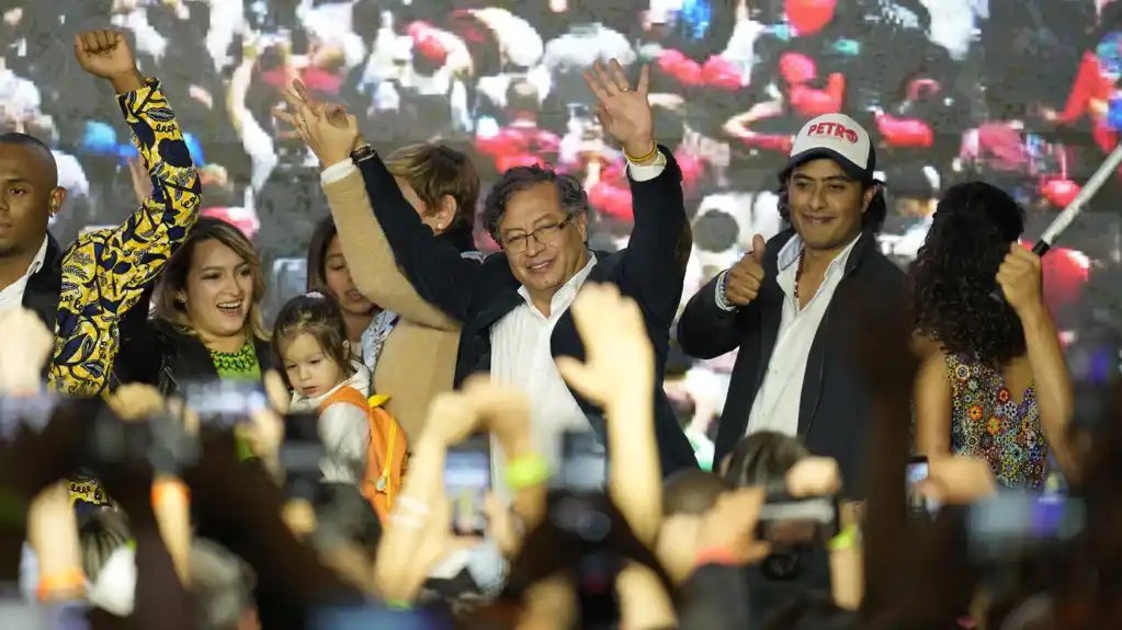 Sin kolumbijskog predsednika oslobođen u toku istrage za nezakonito bogaćenje i pranje novca