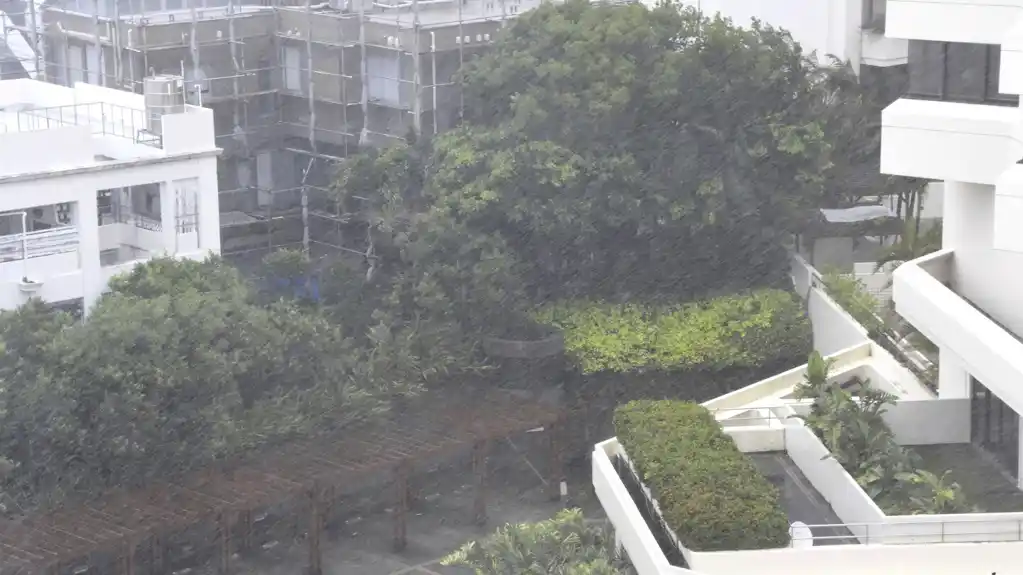Snažan tajfun pogodio je japansku Okinavu