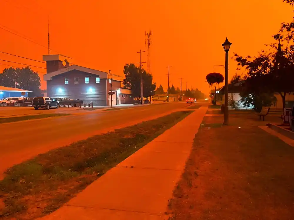 Vojni vazdušni liftovi omogućavaju spasavanje dok požari zahvataju krajnji sever Kanade