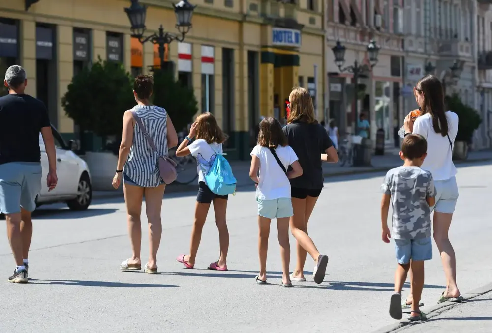 Sutra pretežno sunčano i toplo, temperatura do 36 stepeni