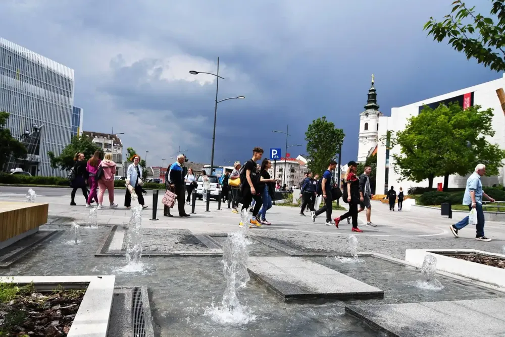 Sutra promenljivo oblačno sa sunčanim intervalima, temperatura do 31 stepen